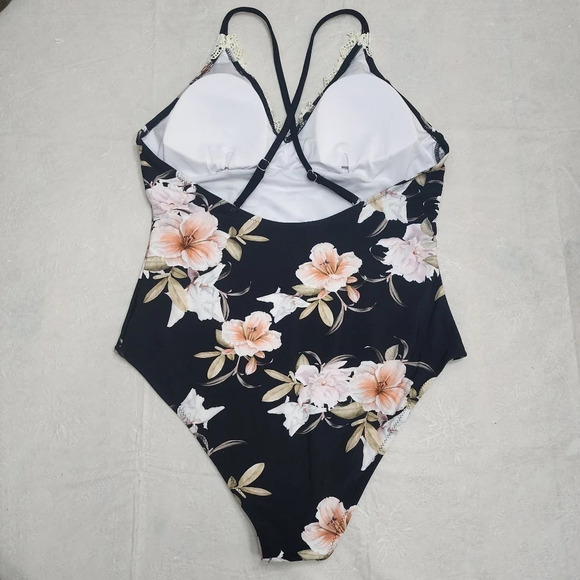 Cupshe size LX onepice lace v nick adjustable straps cross back beach vacation - Picture 5 of 8